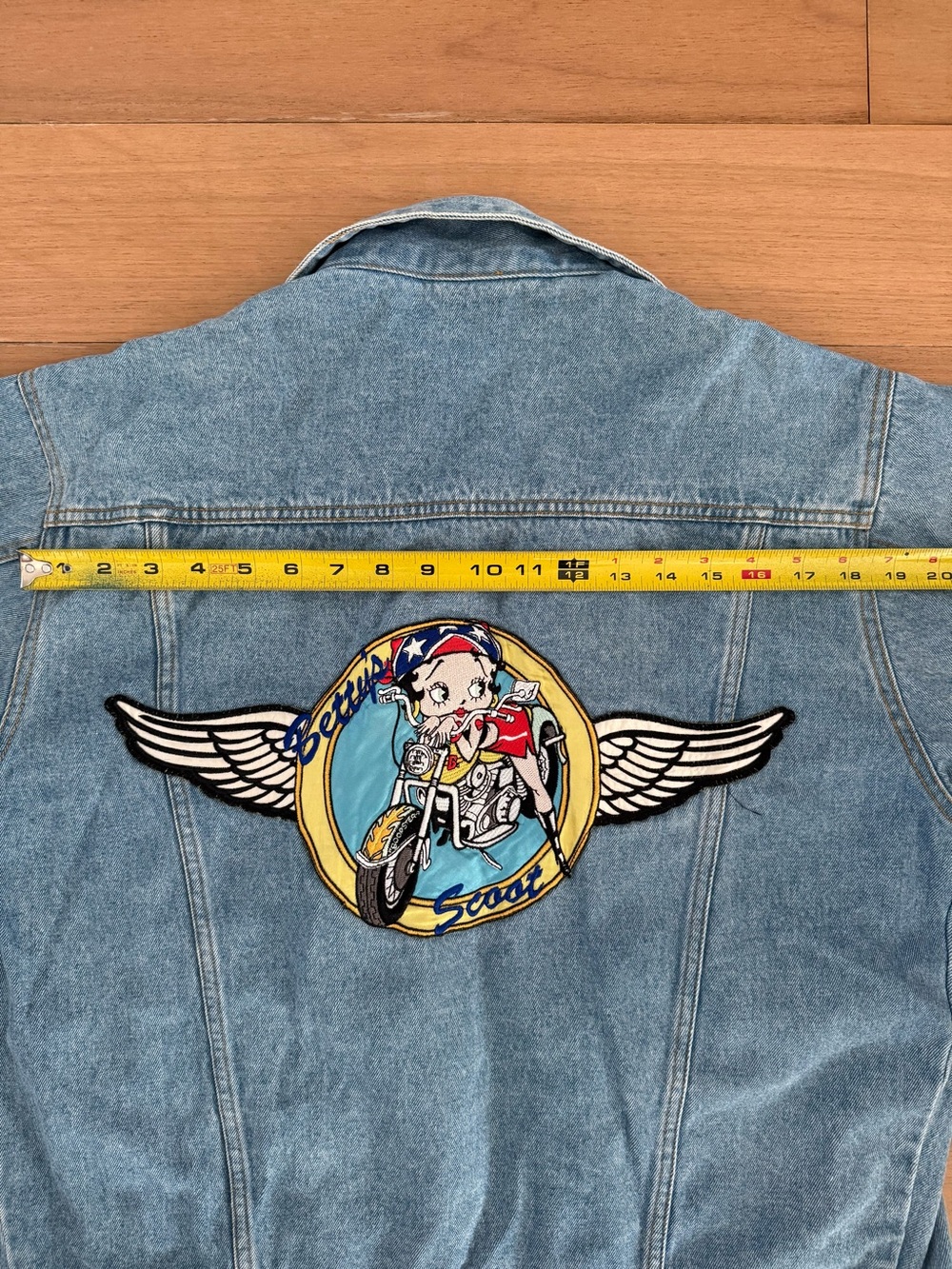 Vintage Betty Boop denim jacket with motorcycle patch official merch from 1996 - Picture 6 of 7